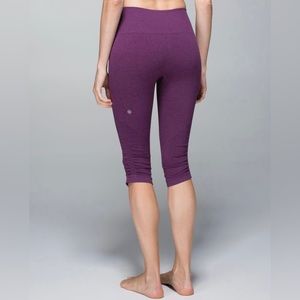 Lululemon In The Flow Crop I
Heathered Berry Yum Yum